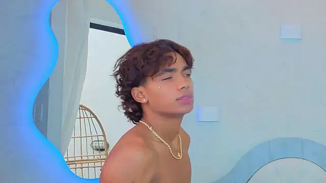 AlanCutee webcam