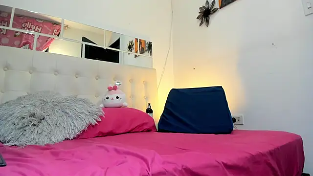 MiaEvans0 webcam