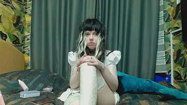 SweetBladee webcam