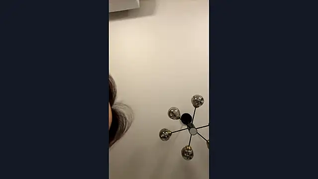 Ur_neighbor_Kira webcam