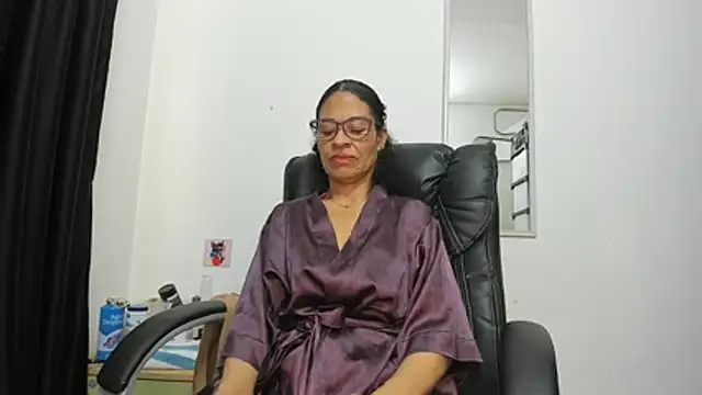 Aries_Mature webcam