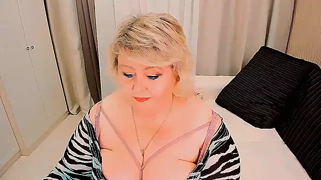 BIGTITSBBW webcam