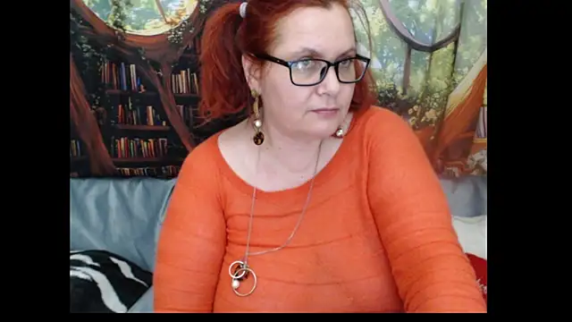 PlayfullMature webcam