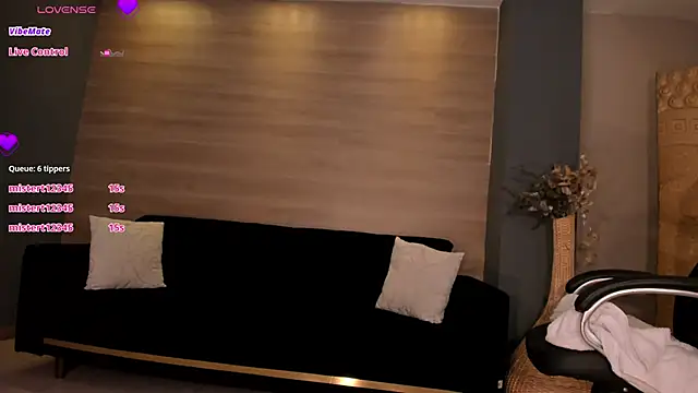 MaryLewis_ webcam