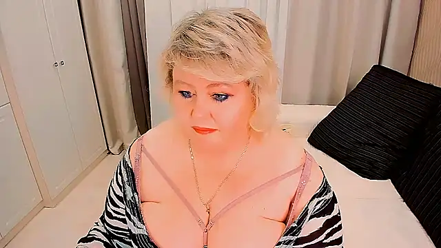 BIGTITSBBW webcam