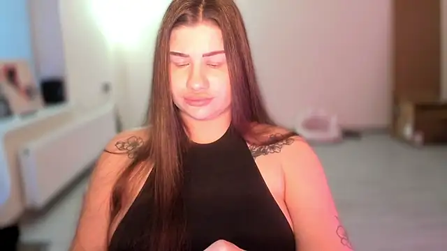 JuicyHelenX webcam