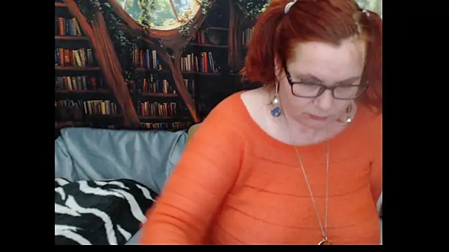 PlayfullMature webcam
