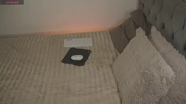 Moon_sweetx2 webcam