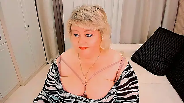 BIGTITSBBW webcam