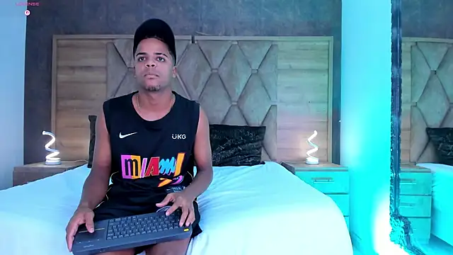 TaylorClay_ webcam