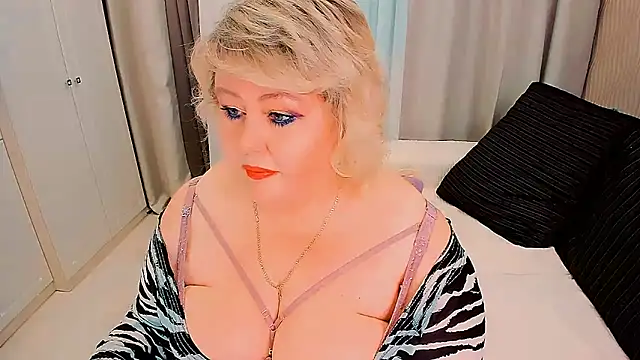 BIGTITSBBW webcam
