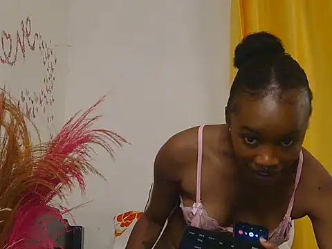 Saucy1_Angels webcam