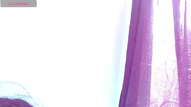 JuliethaFox webcam