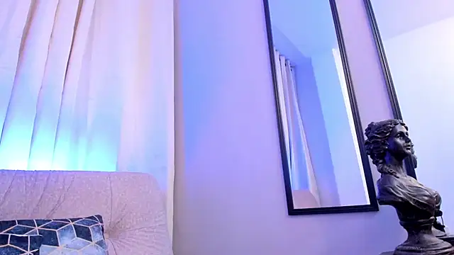Mia_Naive webcam