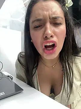 Miss_Bella_Flame webcam