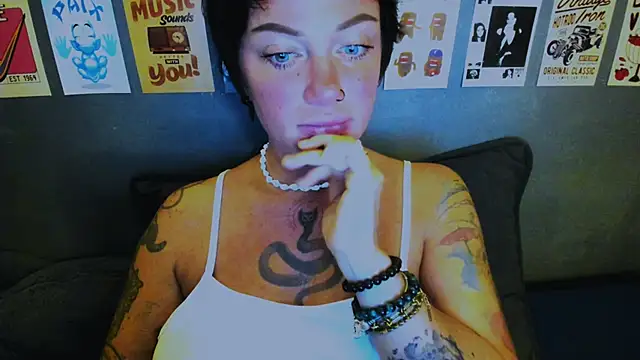 EllieOz webcam