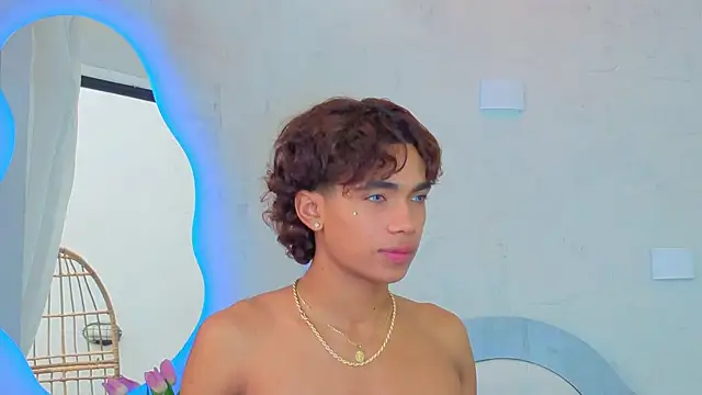 AlanCutee webcam