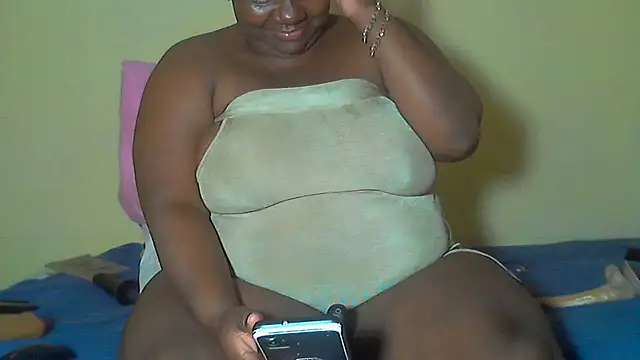 AnnabigpussyXO webcam