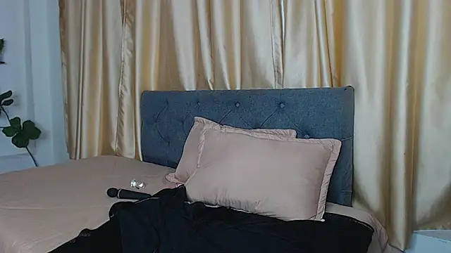 Emma_hassani webcam