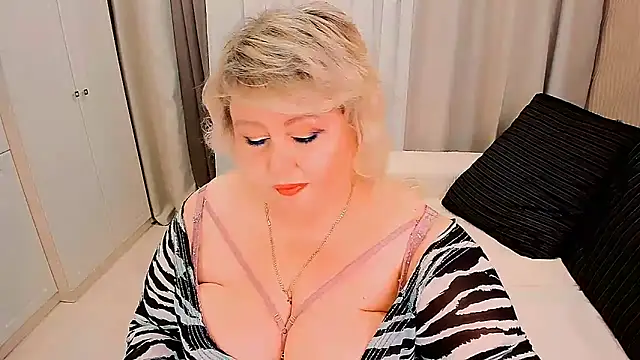 BIGTITSBBW webcam