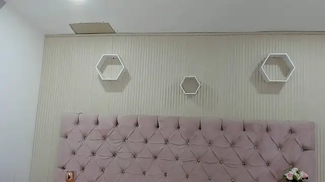 ZarinaWynne webcam