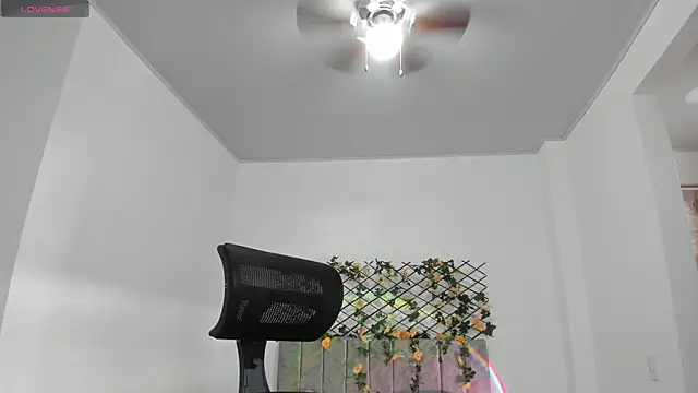 hanni_dulce (F teen) - plug in ass