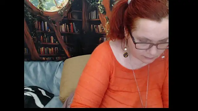 PlayfullMature webcam