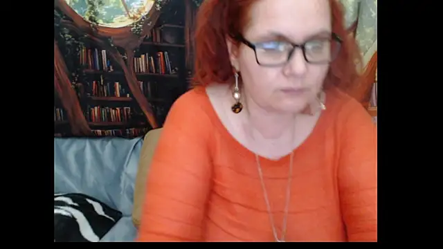PlayfullMature webcam