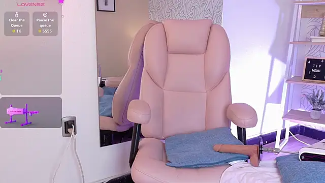 mia_gold_