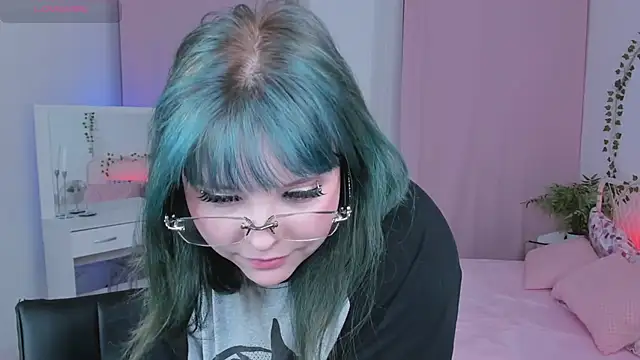 AliceMoongirl webcam
