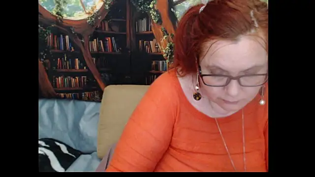 PlayfullMature webcam