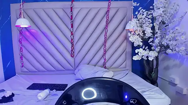 NaomiVelour webcam