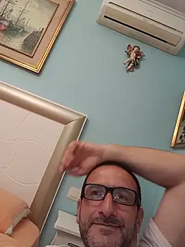 dantrov79 (Ask my age) - Play with menu and Cum at goal