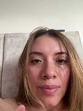 valery_mora webcam