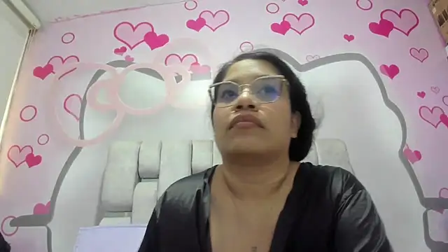 KEYRA-MILLER- webcam