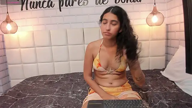 maya_jonnes18 webcam