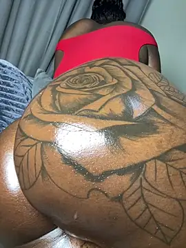Hugemassivebootie webcam
