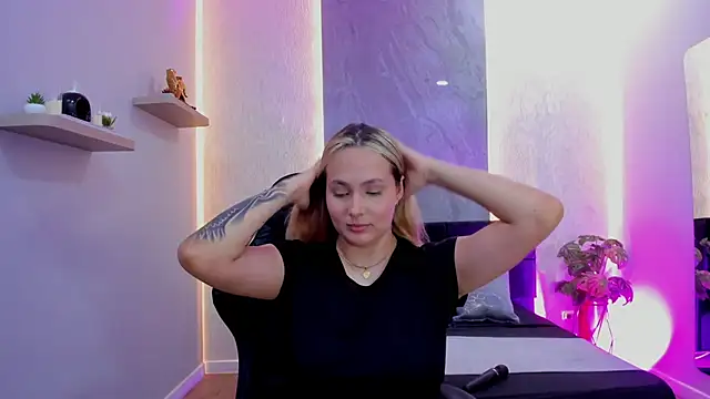 Emmaa_white_ webcam