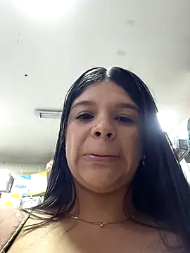 Layla-daring webcam