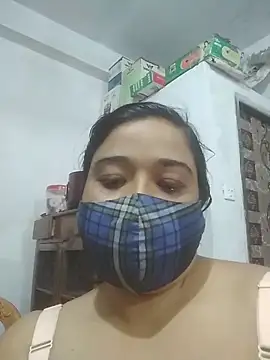 momo_loves webcam