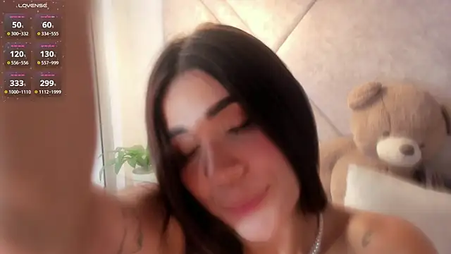 Amora_96 webcam