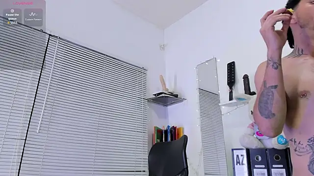 StefanoBigCock webcam