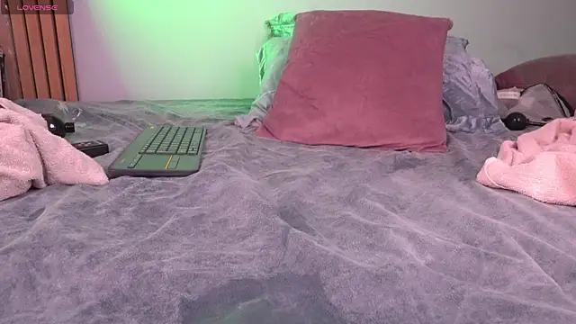 mia-reeves webcam