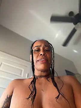 Lunalovesyou8 webcam
