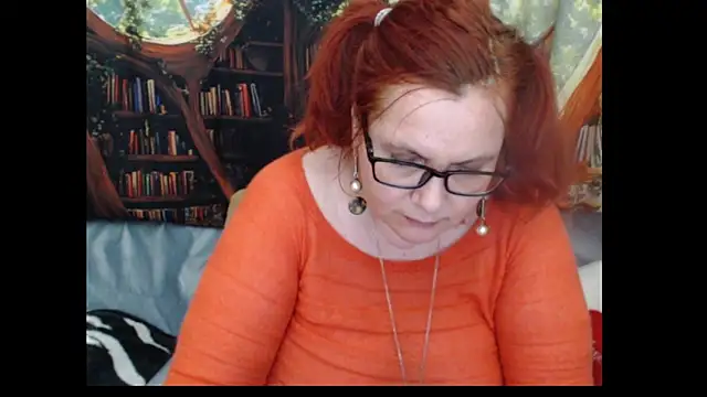 PlayfullMature webcam