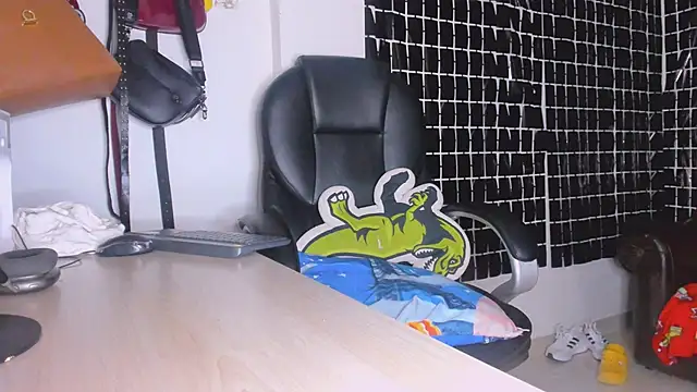 MissAlmaFenix webcam
