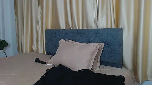 Emma_hassani webcam