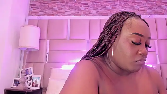ShaniaBrownn webcam