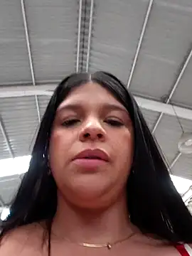 Layla-daring webcam