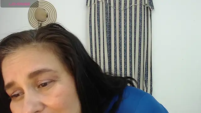 Sharlot_curvy webcam